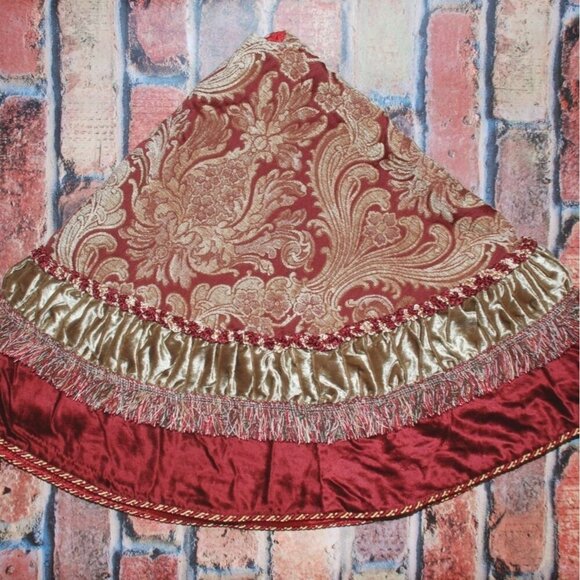 Elegant Red & Gold Brocade Christmas Tree Skirt With Fringe & Tassel Trim - Picture 1 of 12